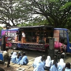 Wah! SMKN 10 Bandung Punya Bus Panggung Keliling