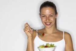 Mengunyah Selama 8 Menit Sebelum Makan Membantu Turunkan Berat Badan