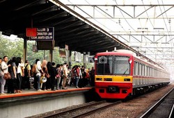 Kabel Tersambar Petir Sudah Diatasi, KRL Jakarta-Bogor Kembali Melaju