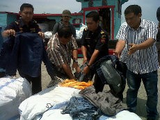Bea Cukai Sumut Gagalkan Penyelundupan 400 Bal Pakaian Bekas 