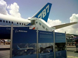 Bandara Changi Kedatangan Boeing Teranyar Dreamliner, Pesaing Jet Raksasa A380