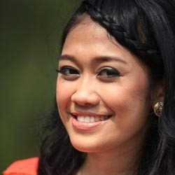 Si Manis Oline Mendeng