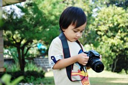 Like father like son.. alden fotografer cilik