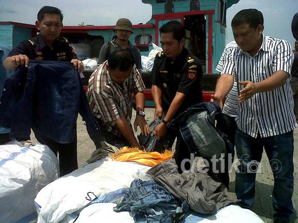 Bea Cukai Gagalkan Penyelundupan Pakaian Bekas
