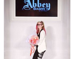 8 Selebriti Dunia yang Sukses Jadi Fashion Designer