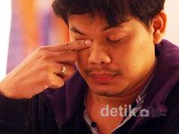 Lawan Pecatur China, Susanto Colok Mata