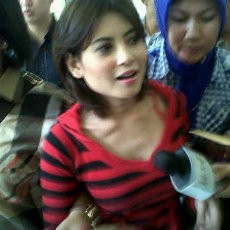 Pakai Baju Tak Sopan, Novi Amilia Minta Maaf 