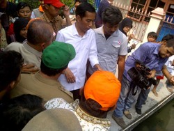 Jokowi Pilih Innova, Mobil Dinas Land Cruiser Dikandangkan di Garasi