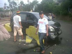  Salah Injak Rem, Richard Hajar Pembatas Jalan di TMII