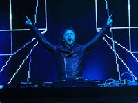 Saat David Guetta Beraksi di Balik DJ Booth