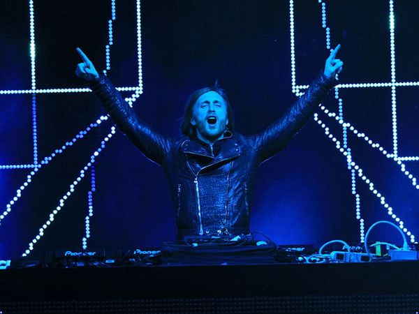 Saat David Guetta Beraksi di Balik DJ Booth