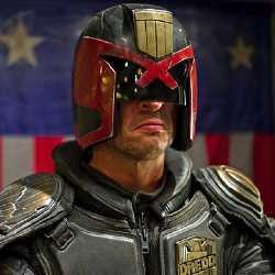 Dredd: Hakim Berhelm Penegak Keadilan