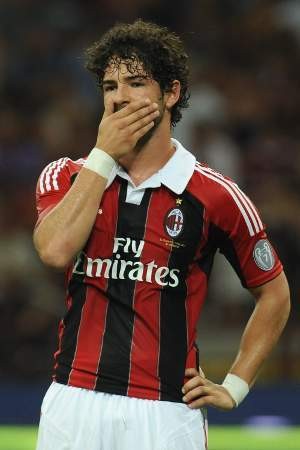 Pato Bisa Comeback, Robinho Gantian Cedera
