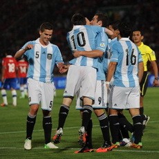 Messi-Higuain Menangkan Argentina