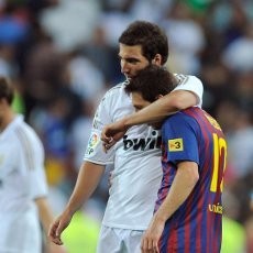 Barca-Madrid Urunan Sewa Pesawat untuk Pulangkan Pemain