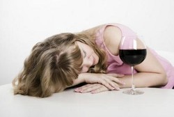 Kecanduan Alkohol Lebih Mematikan Bagi Wanita