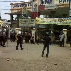 5 Polisi & 1 Mahasiswa Terluka saat Demo Tolak Komjen Nanan di Unpam