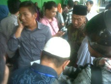 Tak Kunjung Diberangkatkan, 76 Calhaj Plus Geruduk Agen Travel di Medan