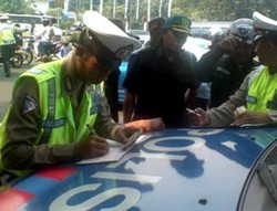 Trik Terbebas dari Jerat Polisi Gadungan Tukang Tilang