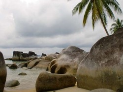 Wow! Ada Taman Batu Raksasa di Natuna
