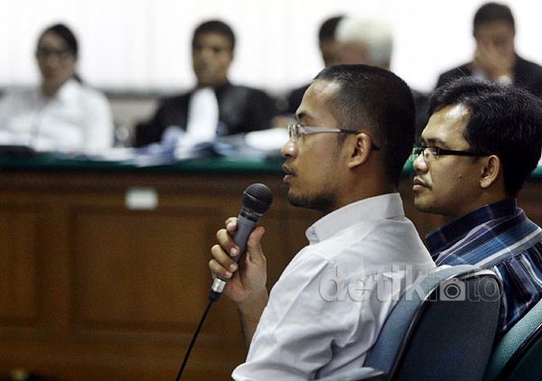 Dua Pegawai Permai Grup Bersaksi untuk Angie