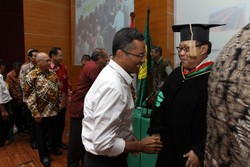 Lulus Cum Laude, Wakil Dahlan Iskan di BUMN Dapat Gelar Doktor 
