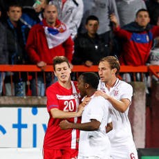 PM Inggris Minta UEFA Jatuhkan Hukuman Berat pada Serbia