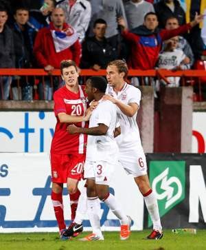 PM Inggris Minta UEFA Jatuhkan Hukuman Berat pada Serbia