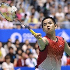 Simon Lewati Babak Pertama