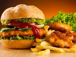 Konsumsi Junk Food Percepat Stroke dan Dementia