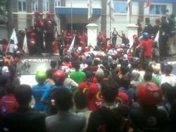 Ribuan Buruh di Bogor Sweeping Pabrik Terkait Outsourcing