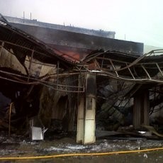 Toko Mebel Masih Terbakar, Jalan di Depan Superindo Pamulang Ditutup