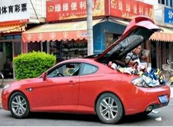 Jualan Sepatu Palsu di Sedan Sport