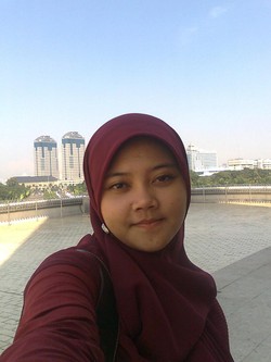 Asyiknya Mencuci Piring dengan Sunlight