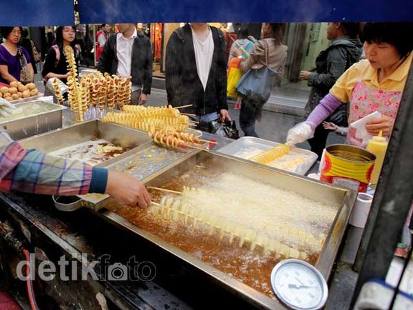 Kriukk..Kripik Kentang Spiral di Myeongdong