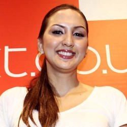 Cerita Donna Agnesia Mengurus Ketiga Anaknya