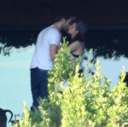 Robert Pattinson & Kristen Stewart Kepergok Ciuman