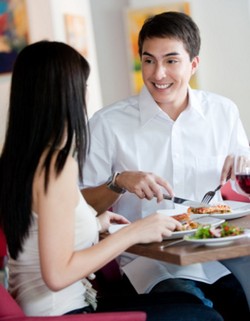 Hindari Makanan Ini Kalau Ingin Kencan Pertama Sukses! (2)