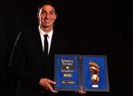 Ibrahimovic Raih Golden Foot 2012