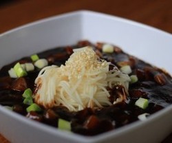 Asam Gurih Jajangmyun, Makanan dari Korea