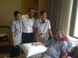 Dahlan Iskan Jenguk 2 Sobat Lama di RS