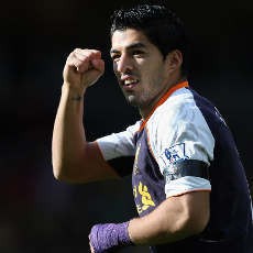Suarez Pikul Beban Gol Liverpool