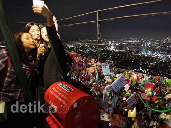 Cinta dan Persahabatan Digembok di Seoul