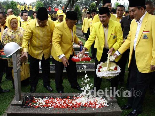 Ical Tabur Bunga di TMP Kalibata
