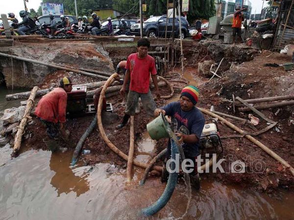 Urai Macet, Jembatan Jaka Sampurna Diperlebar