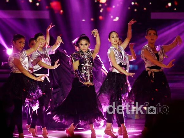 Eksotisme Aksi Panggung Indah Dewi Pertiwi