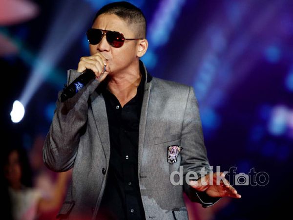 Pasha Ungu Berkepala Plontos