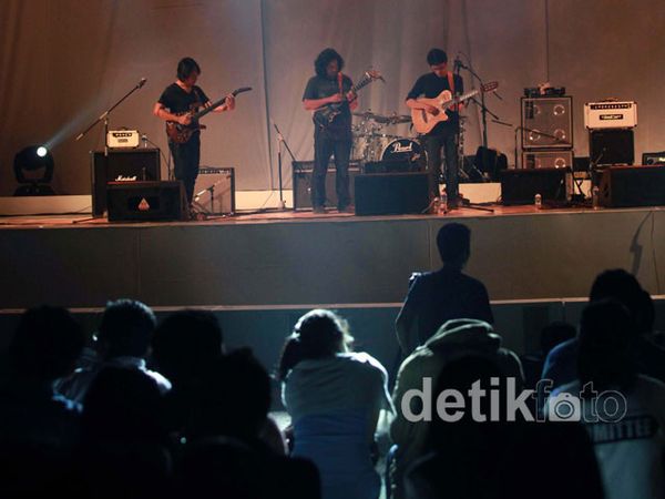 Trisum Meriahkan Jakarta International Jazz Festival