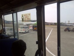 Lucunya! Ekor Pesawat Bikin Macet di Bandara Soekarno-Hatta