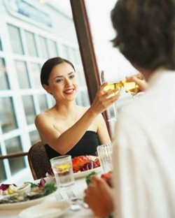 Mau Kencan Pertama Sambil Makan? Hindari Tempat Ini (1)